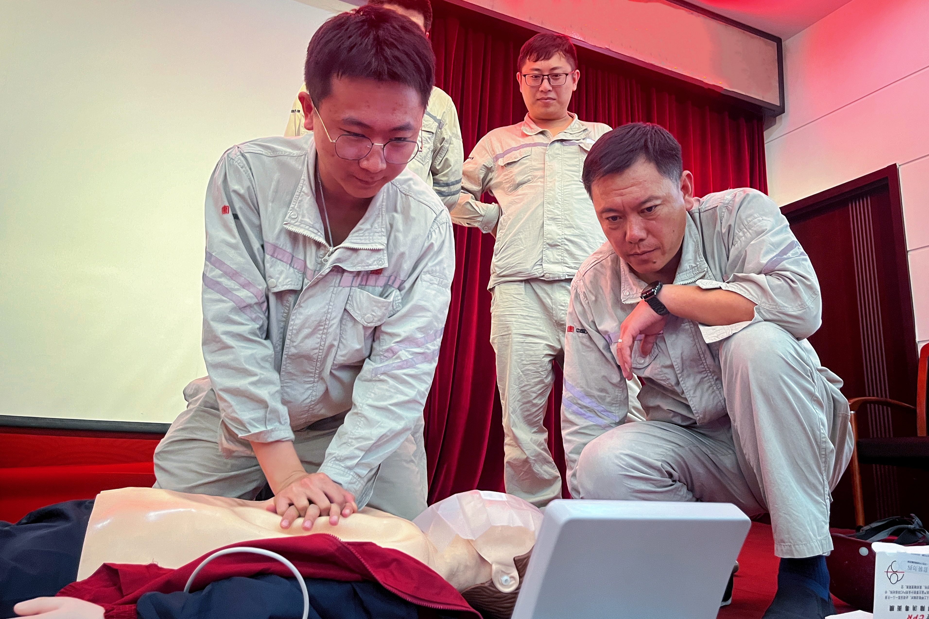 【現(xiàn)場(chǎng)風(fēng)采】豐潤(rùn)熱電公司：“黃金四分鐘”應(yīng)急演練開(kāi)課啦！ (1).jpg