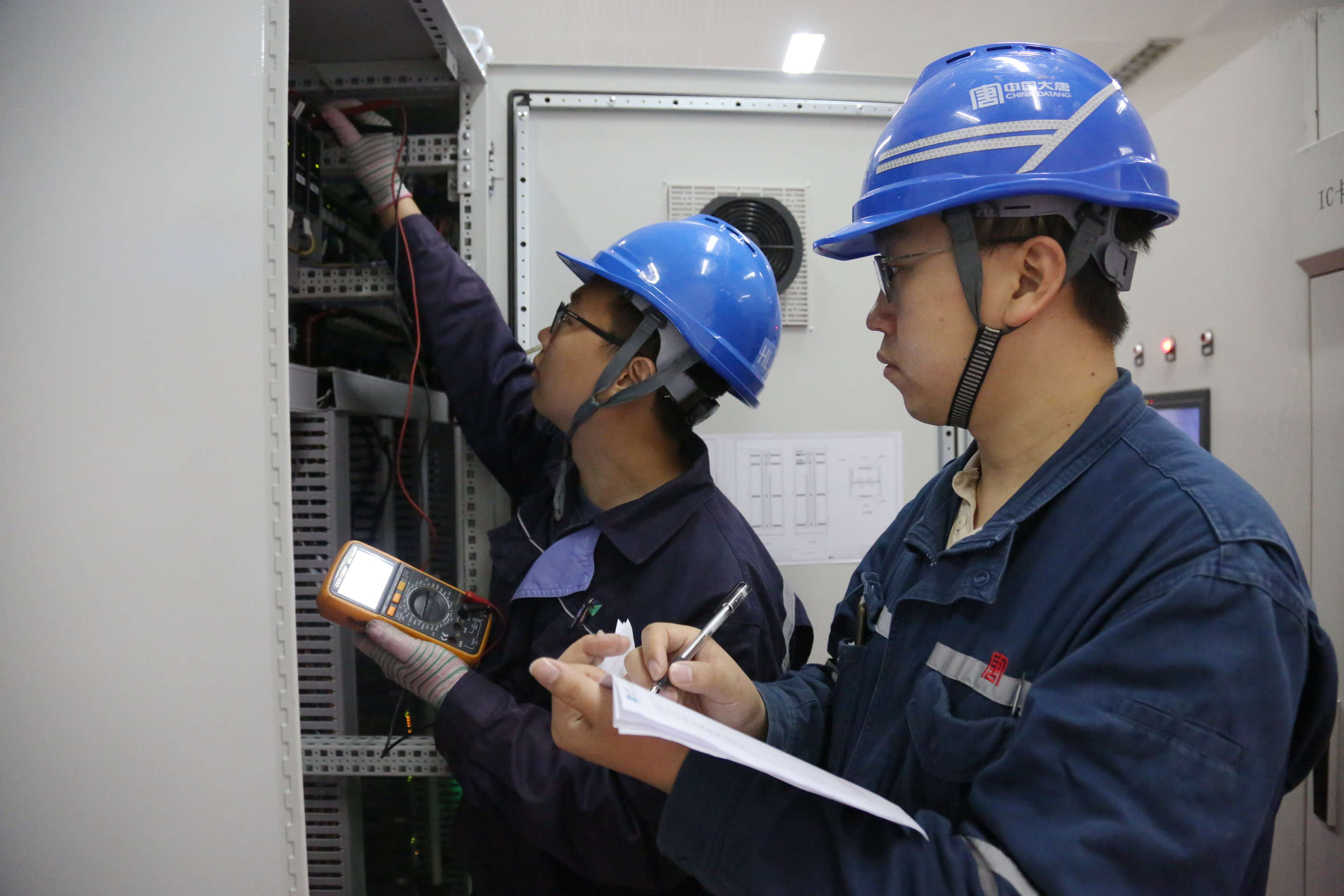 3在機柜上電前檢查，檢查電源線路和接地電阻.jpg